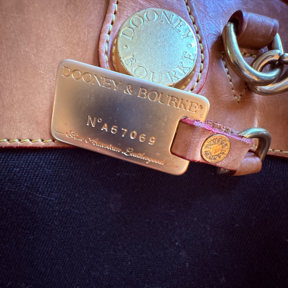 Dooney & Bourke Cabriolet Domed Zip-Zip Satchel | A57069 | Like-New Condition - Picture 10 of 16
